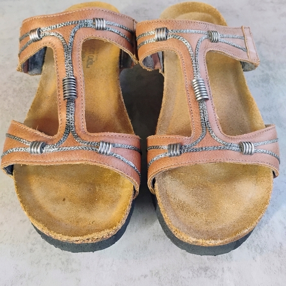 NAOT Dana Tan Leather T Strap Sandals Womens EU 38 US 7 Bohemian Comfort Slip On - Picture 3 of 12